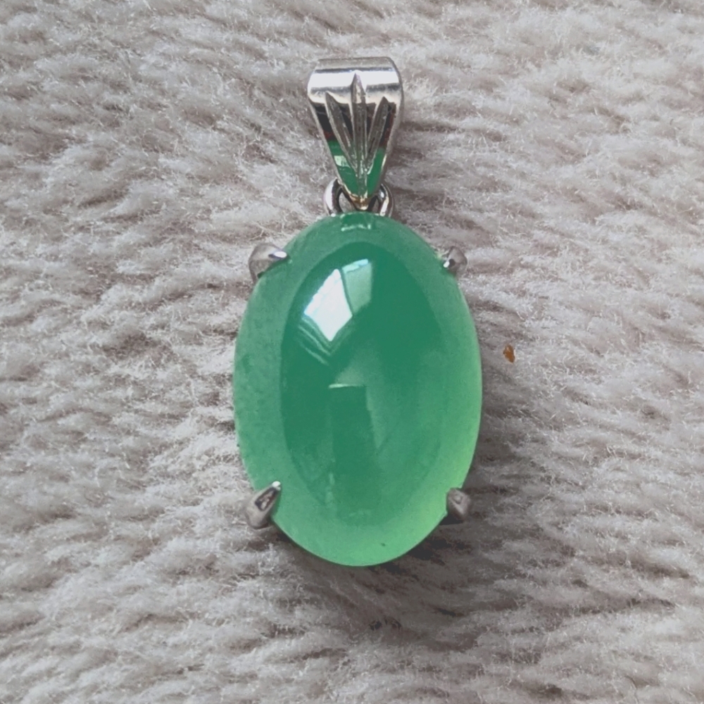Green Gemstone Platinum 900 Bail Pendant (charm only, no chain)